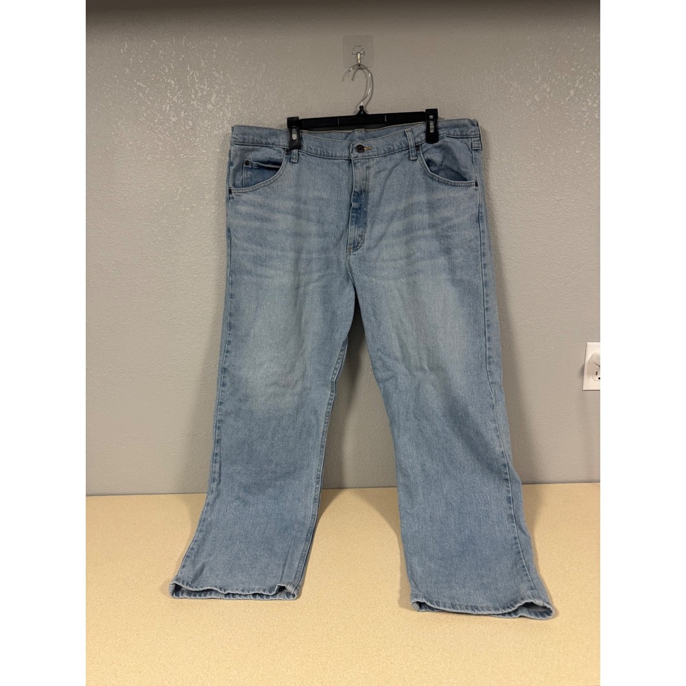 Wrangler Men's Light Wash Relaxed‎ Fit Jeans Size 40x30 Comfort Guaranteed
